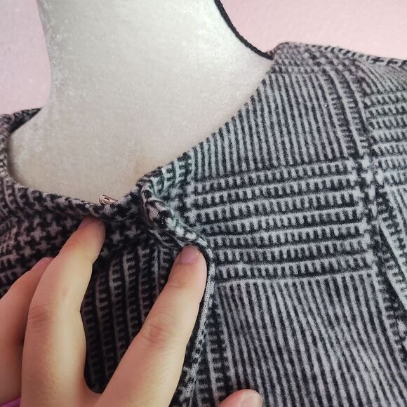 August Silk Plaid Open Front Cardigan with Ruffle Sleeves Large - Picture 5 of 9